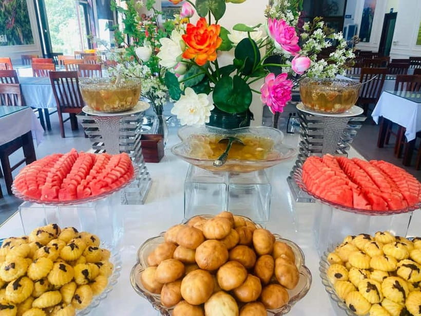Luxury Limousine Tour: Hoa Lu, Trang An/Tam Coc & Mua Cave - Guides, timing, and the feel of the day