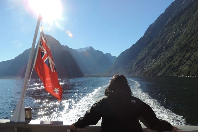 Luxury Milford Sound Coach and Scenic Cruise - Lake Wakatipu gives the day an impressive opening