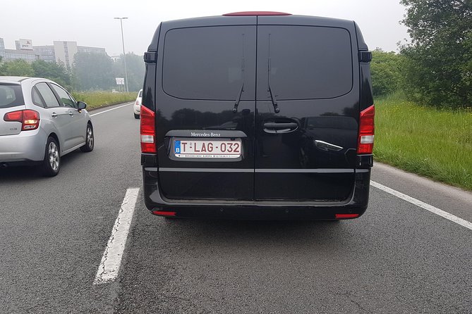 Luxury Minivan from Charleroi airport to the city of Brussels - Meeting the driver at Charleroi Airport
