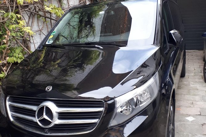 Luxury Minivan from Charleroi airport to the city of Brussels - What the named drivers tell you about the service