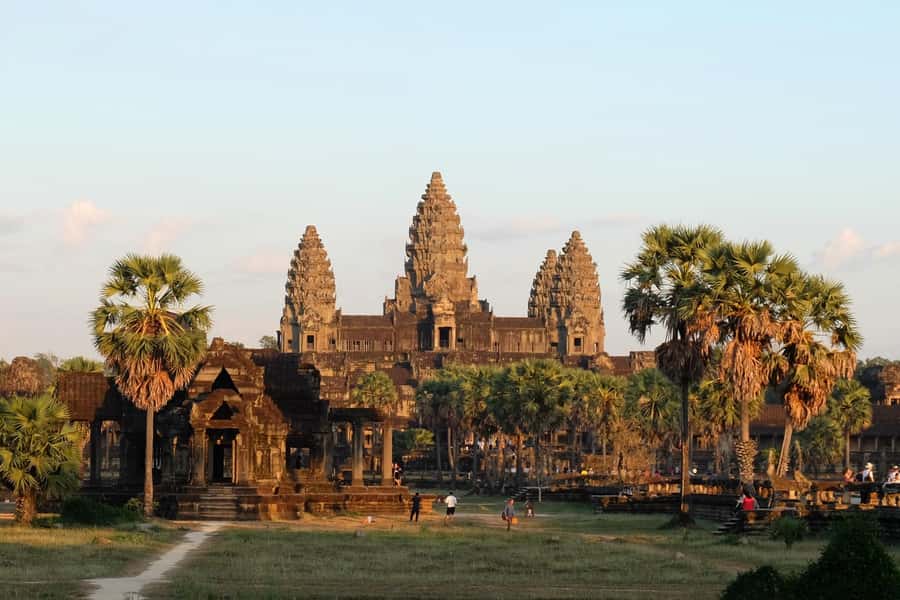 Luxury Private 2-Day Angkor Wat with English or German Guide - Choosing one day or two