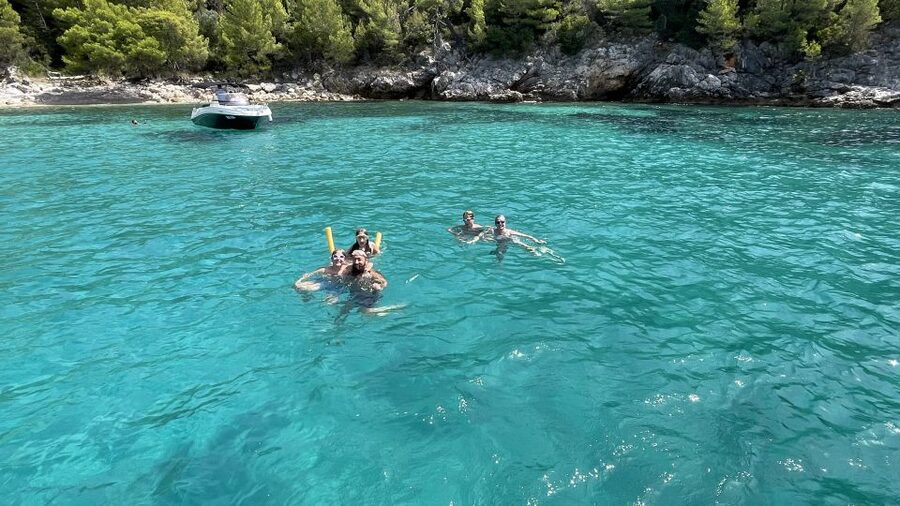 Luxury Private Boat Tour to Elaphiti Islands (4 hours) - Who should book this boat tour?