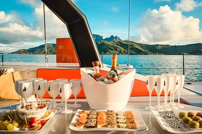 LUXURY PRIVATE Catamaran Bora Bora : The Sunset Escape - Mount Otemanu and the changing evening light