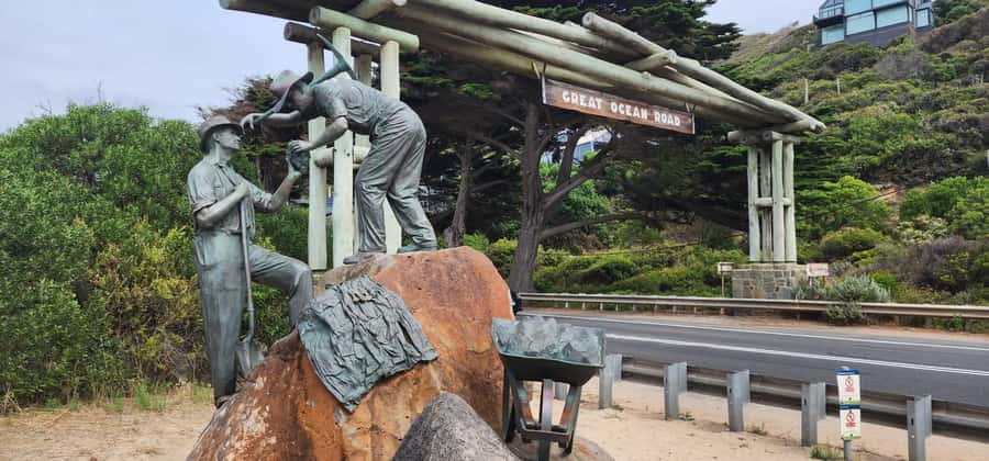 Luxury Private Great Ocean Road Tour – Up to 14 Guests - Lorne, Apollo Bay, and the long middle stretch