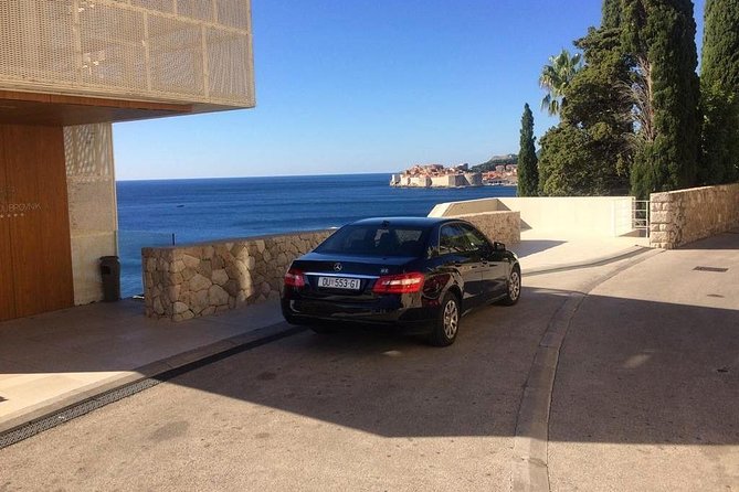 Luxury private transfer: Dubrovnik airport to Dubrovnik - Reaching an Old Town hotel