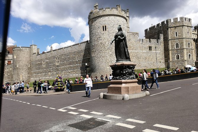 Luxury Private Vehicle Day Hire from & to London via Stonehenge & Windsor Castle - Who will get the most from this outing