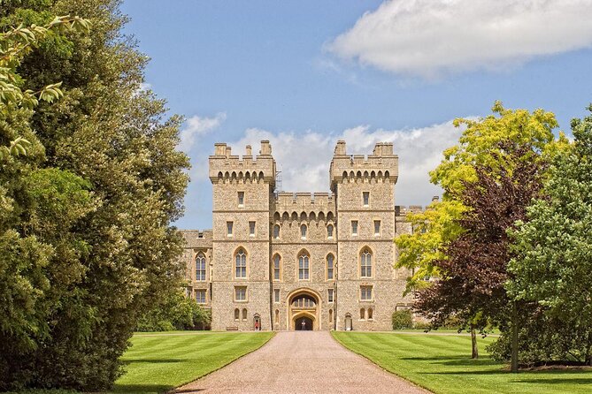 Luxury Private Vehicle Day Hire from & to London via Stonehenge & Windsor Castle - The drive to Windsor and a change of mood