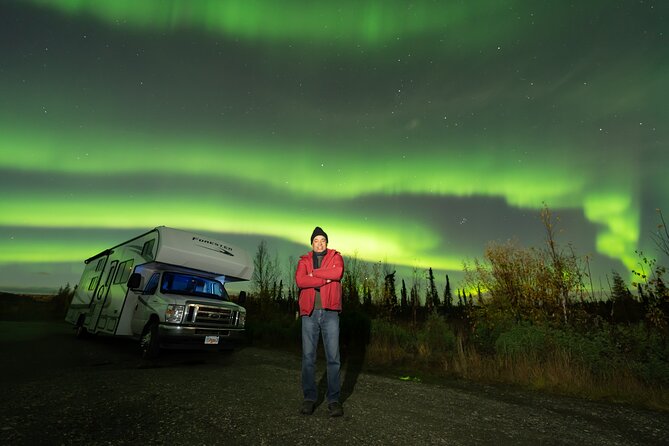 Luxury RV Small Group Aurora Chasing Tour with Photography - How the small group affects the night