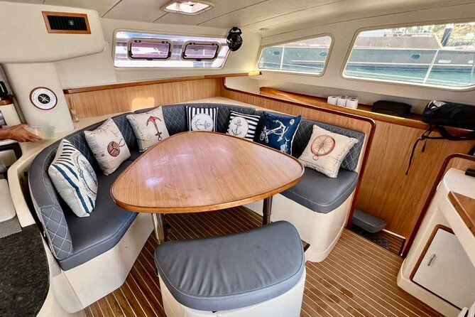 Luxury Sailing catamaran charter in Cabo San Lucas all inclusive - What the crew service adds