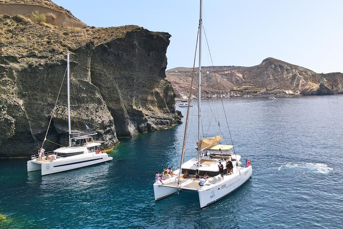 Luxury Santorini Sunset Cruise: Dinner, BBQ, Open Bar, Transfers - The return sail and Santorini sunset
