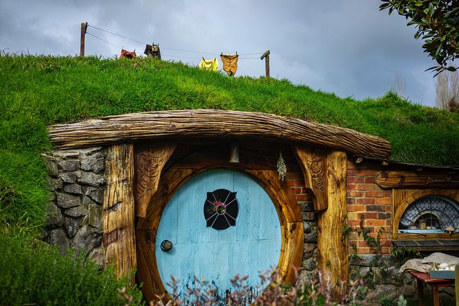 Luxury Small group tour from Auckland to Hobbiton Movie Set - Lunch, snacks, and what the price really covers