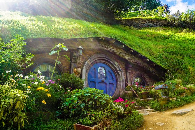 Luxury Small group tour from Auckland to Hobbiton Movie Set - Booking timing and cancellation
