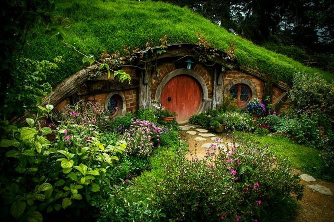 Luxury Small group tour from Auckland to Hobbiton Movie Set - Should you book the Auckland to Hobbiton luxury tour?