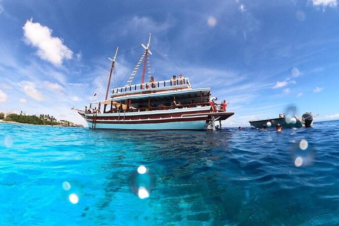 Luxury snorkel trip on a spacious wooden schooner and local lunch - Snorkeling above Bonaire’s reef