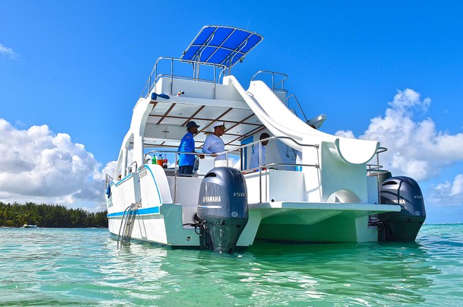 Luxury Sunset Party Boat - The waist-high natural pool