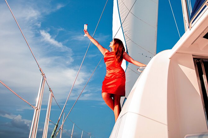 Luxury Sunset Sailing Cruise in Cancun with Light Dinner and Open Bar - Sunset Views and the Question of Timing