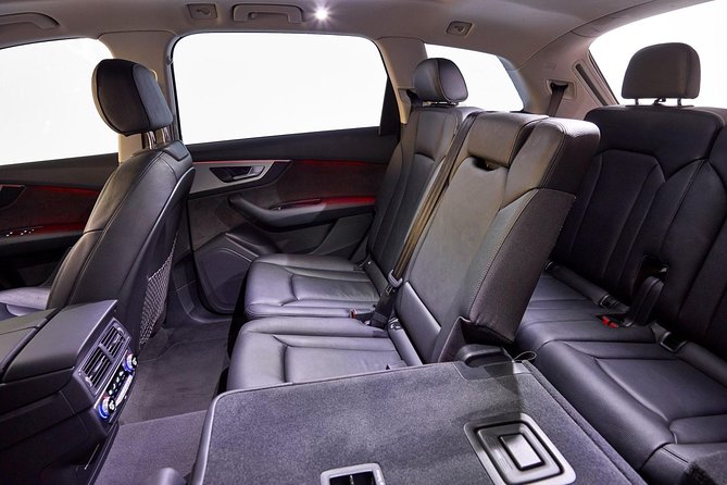 Luxury Sydney Airport Arrival Transfer - Sedan/SUV - Helpful for first-time Sydney arrivals