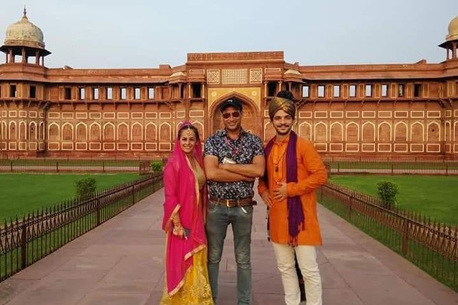 Luxury Taj Mahal Tour By Luxury Car From Delhi With 5 Star Lunch - Two hours inside the Taj Mahal grounds