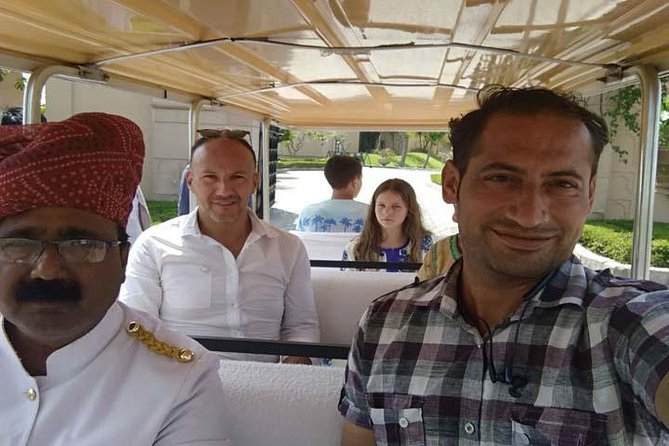 Luxury Taj Mahal Tour By Luxury Car From Delhi With 5 Star Lunch - A five-star lunch at Courtyard Agra