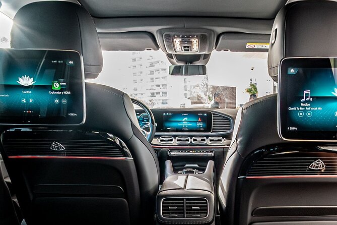 Luxury Transfers in a Mercedes Maybach GLS 600 - Finding the right person outside Cancun airport
