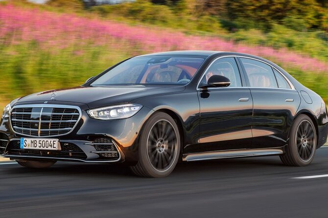 Luxury Vehicle Transfer from Copenhagen Airport CPH to Copenhagen - Choosing between the S Class and V Class