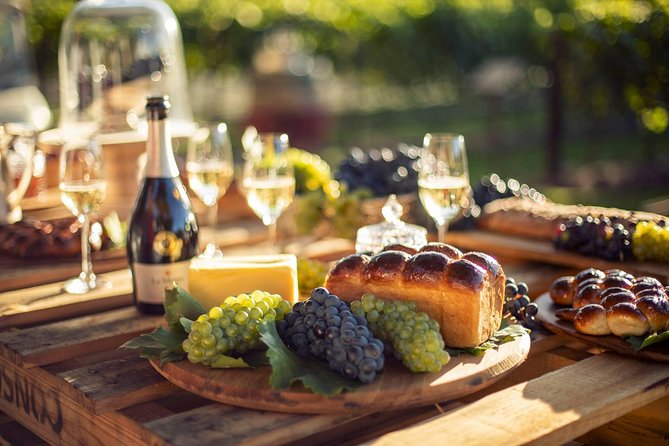 Luxury Wine Tour with Lunch - A private vehicle changes the day