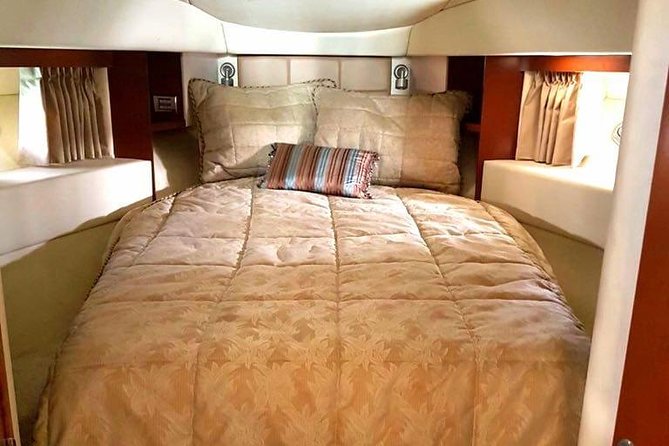 Luxury Yacht Charter : Dubai Marina, Atlantis The Palm & Burj Al Arab - The practical problem: meeting points and late departures