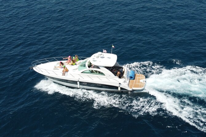 Luxury yacht for private tour EN Cabo San Lucas - A private way to see Cabo’s famous tip