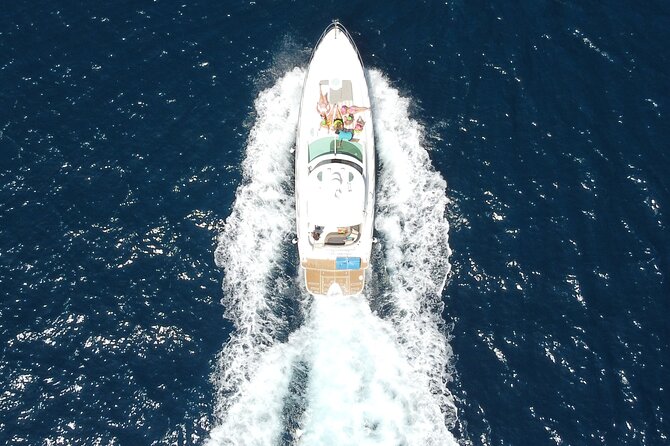 Luxury yacht for private tour EN Cabo San Lucas - Who will get the most from this yacht tour