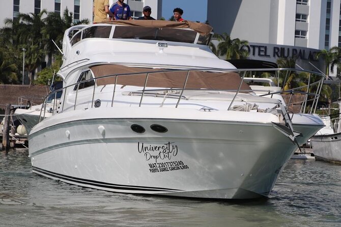 Luxury Yacht in Paradise and snorkel by Isla Mujeres - Photos, birthdays, and group celebrations