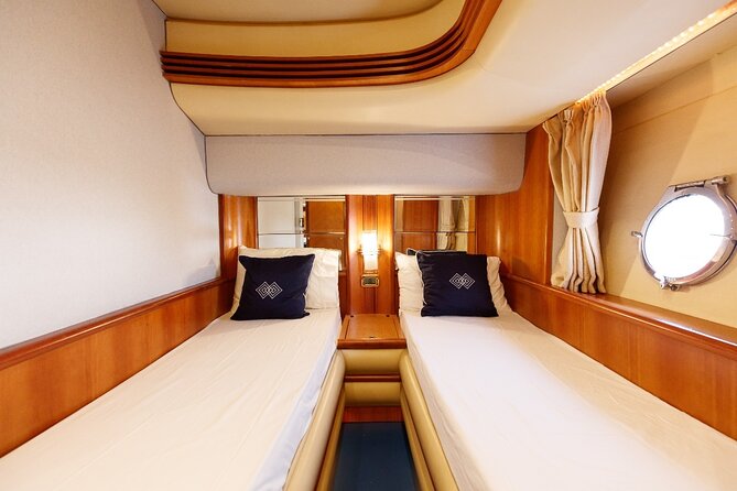 Luxury Yacht Private Rental from Dubai Marina - Three hours for a fuller shoreline cruise