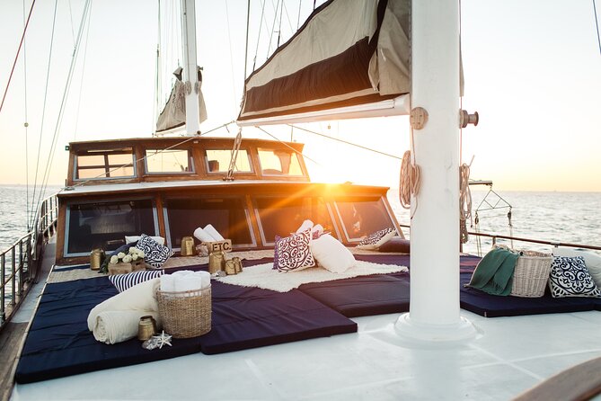 Luxury Yacht Snorkeling & Lunch Cruise from Cabo San Lucas - Baja tacos and a long lunch on board