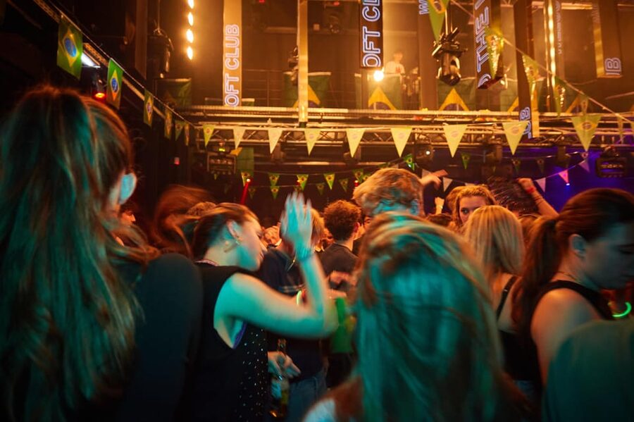 Lyon: Riviera Bar Crawl Party with Free Shots and Vip Entry - What VIP entry really adds