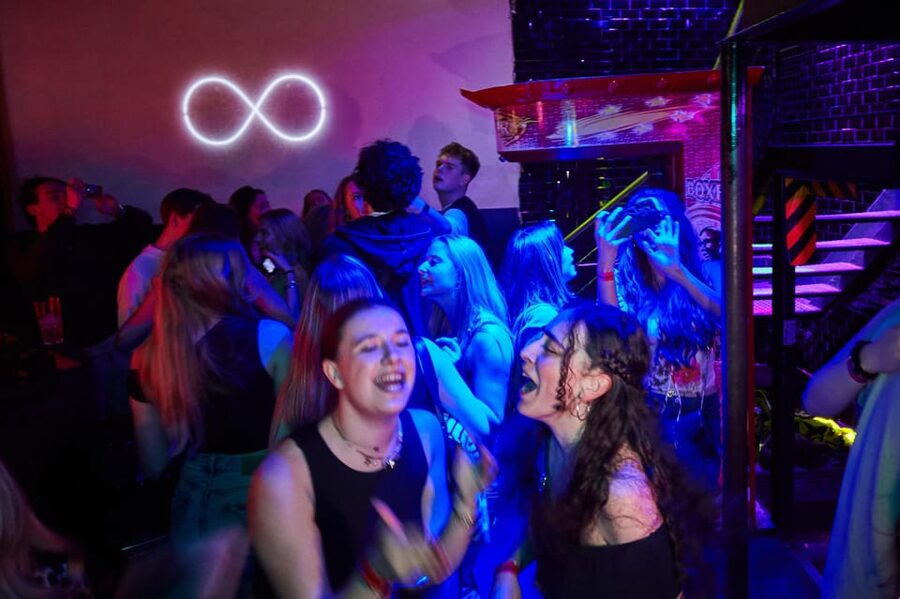 Lyon: Riviera Bar Crawl Party with Free Shots and Vip Entry - Safety when city conditions change