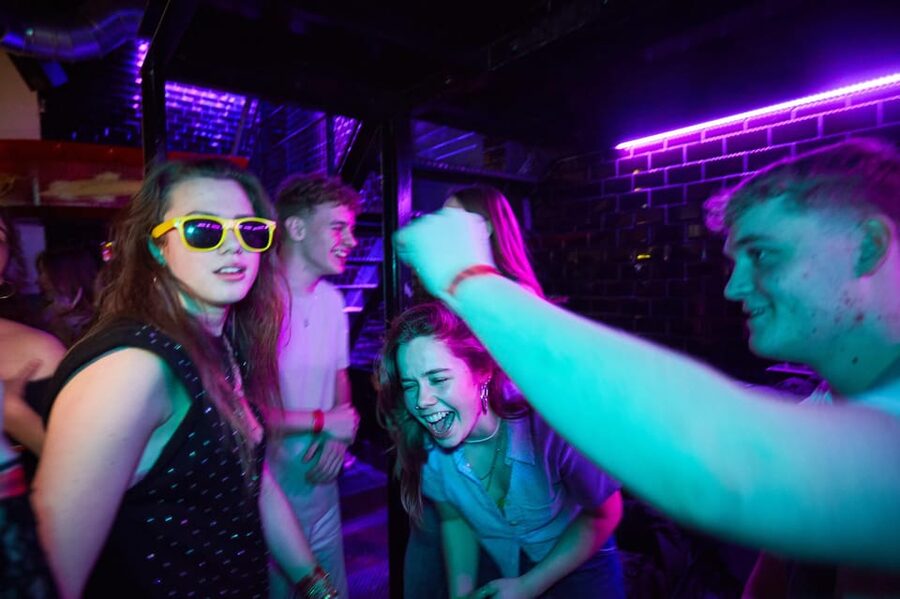 Lyon: Riviera Bar Crawl Party with Free Shots and Vip Entry - Should you book the Riviera Bar Crawl?