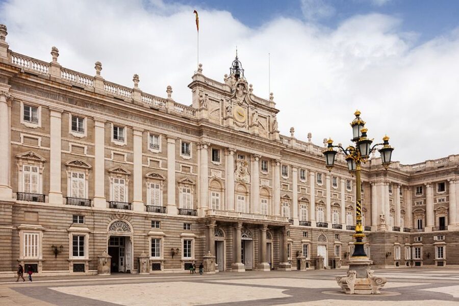 Madrid: Royal Palace VIP Tour with Skip-the-Line Ticket - Meeting at Felipe IV’s monument in Oriente Square