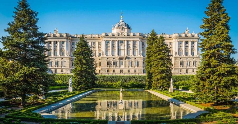 Madrid: VIP Private visit to Royal Palace and Prado Museum - Moving from the palace to the Prado
