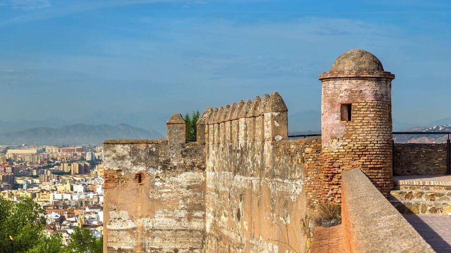 Malaga: VIP private Tuk Tuk tour - Limonar and the climb toward Gibralfaro
