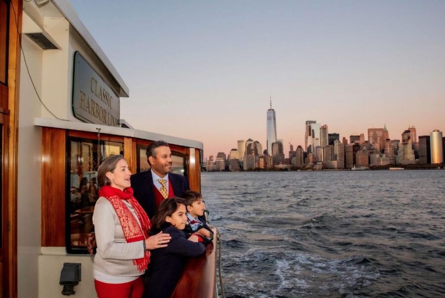 Manhattan: Statue and Skyline Cruise Aboard a Luxury Yacht - Who will enjoy it most
