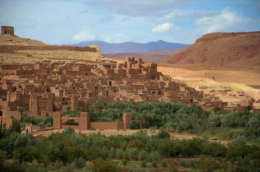 Marrakech: 4-Days Luxury Desert Tour to Fes via Merzouga - The long road through Ziz Valley and the cedar forest