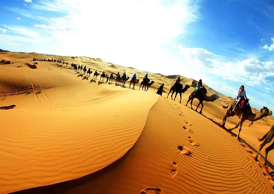 Marrakech: 4-Days Luxury Desert Tour to Fes via Merzouga - Ait Benhaddou and the road to Dades
