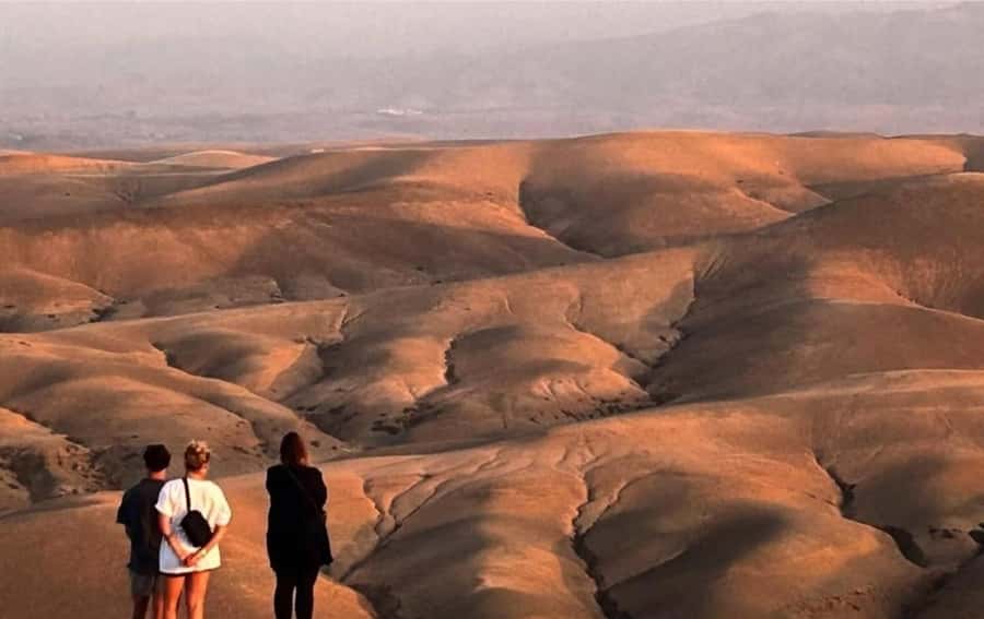 Marrakech : Agafay Desert Sunset Camel Ride & Luxury Dinner - Who should book this Agafay evening?