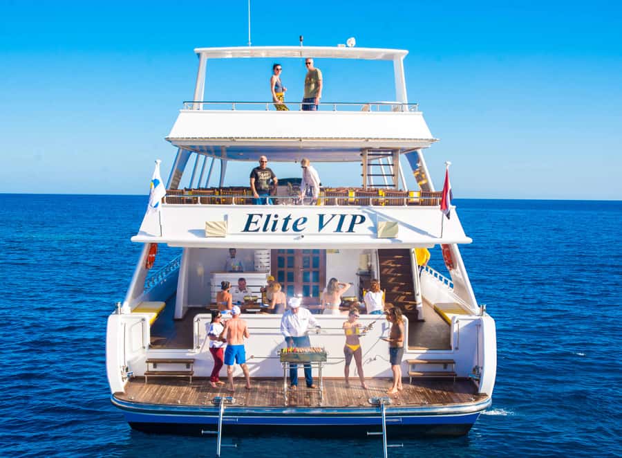 Marsa Alam: Elite vip Turtle bay snorkeling with BBQ Lunch - A marina stroll after the cruise