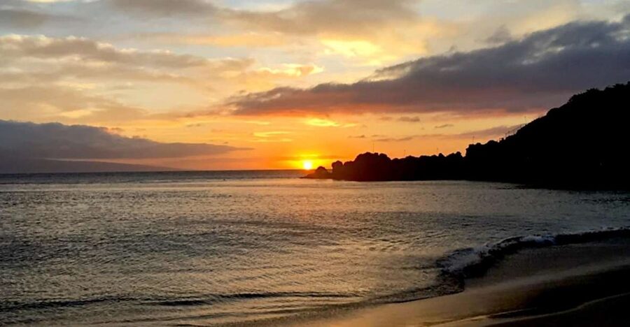 Maui: Ka'anapali Luxury Sunset Dinner Sail - Beach loading makes the beginning part of the adventure