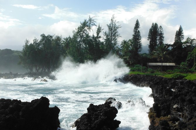 Maui: Road to Hana Luxury Limo-Van Tour with Helicopter Flight - Ke‘anae Point and the working coast