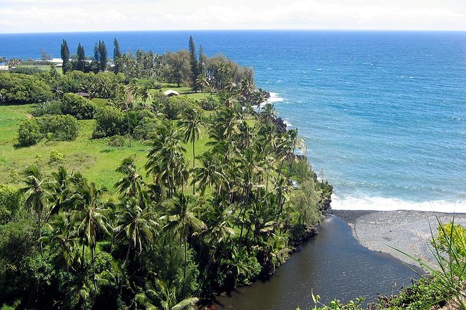 Maui: Road to Hana Luxury Limo-Van Tour with Helicopter Flight - Wai‘anapanapa’s black-sand shore