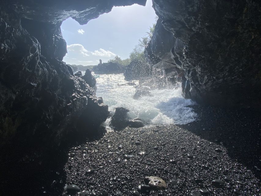 Maui: Road to Hana Private Adventure Tour with Luxury SUV - A family farm, Hamoa Beach, and Hana Town