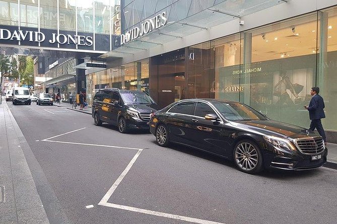Melbourne Airport Arrival Or Departure Luxury Car Transfers - Inside the car: comfort, Wi-Fi, and luggage
