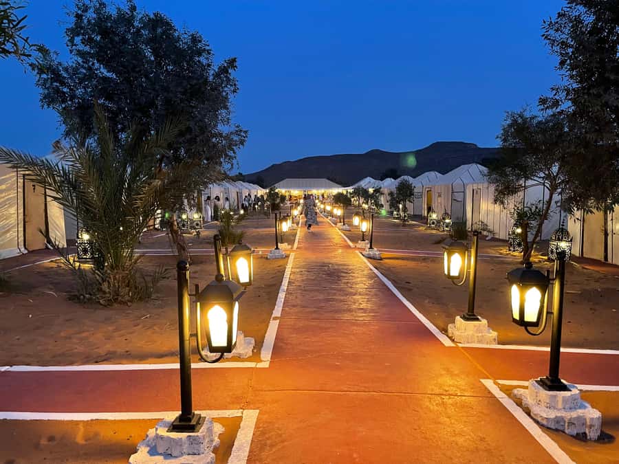 Merzouga: 1-Night in the luxury camp. camel ride & Dinner - Dinner, tea, and the evening atmosphere