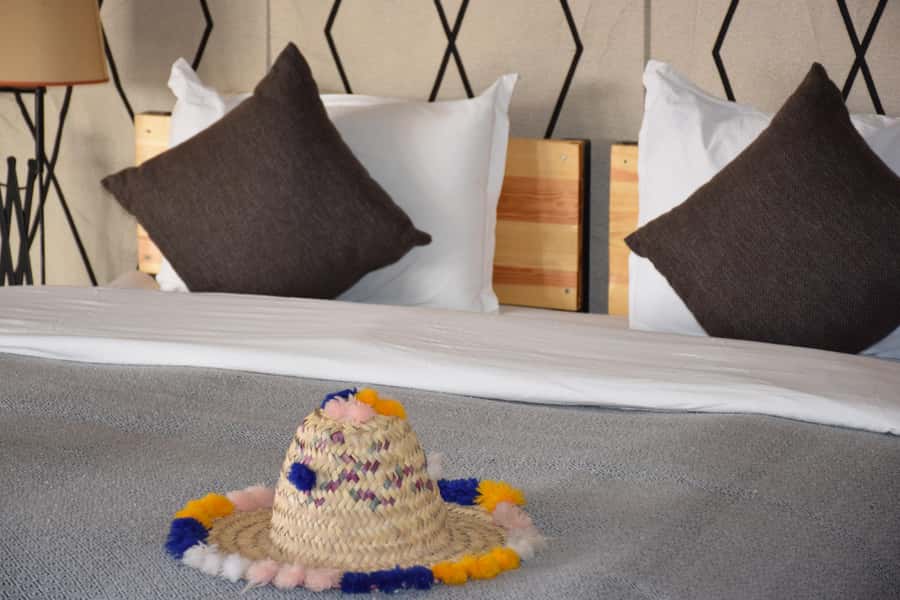 Merzouga: Overnight Stay in Luxury Desert Tent with Dinner - Reaching the dunes from the parking point